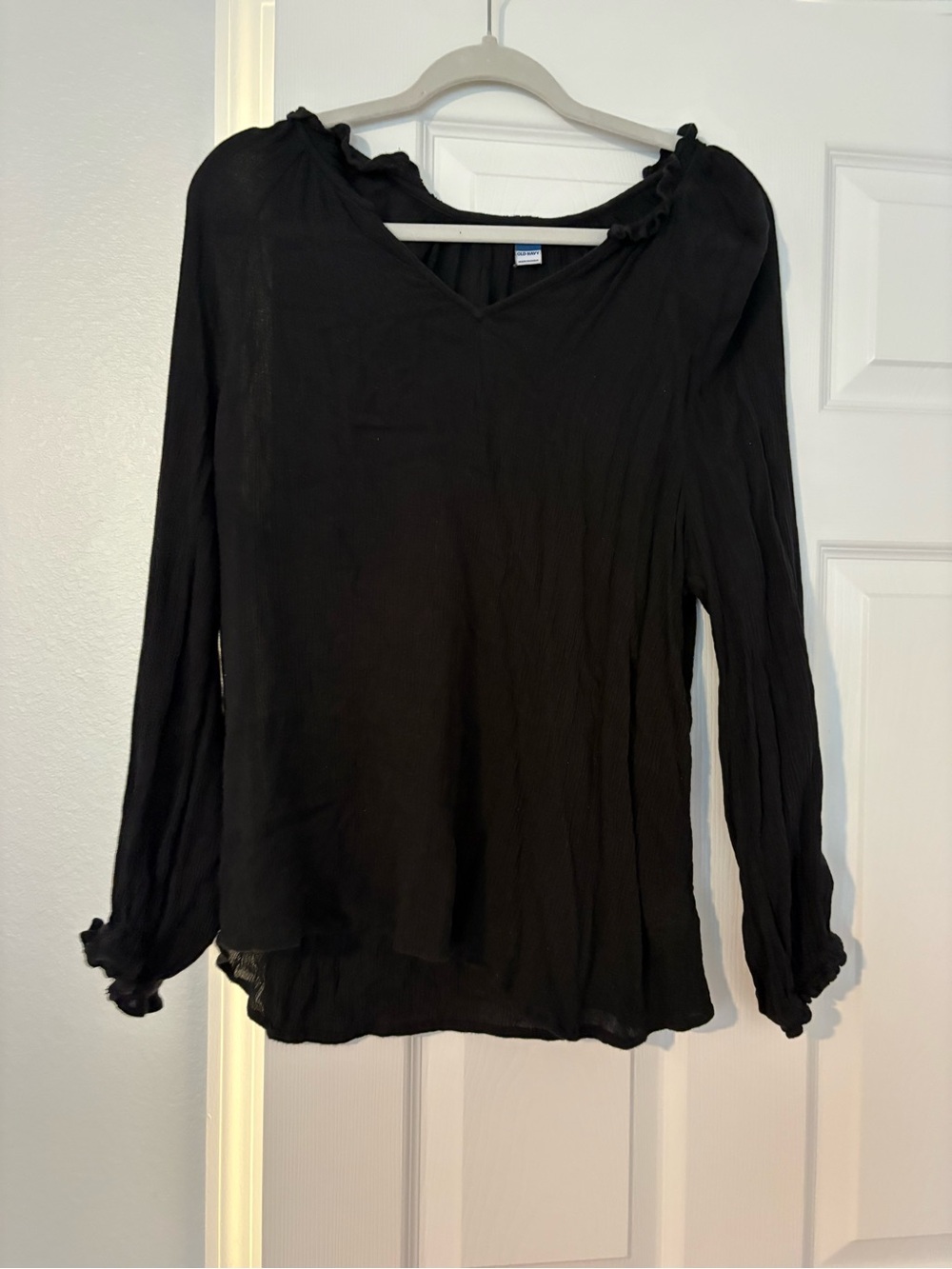 Old Navy Black Long-Sleeve V-Neck Ruffle Blouse